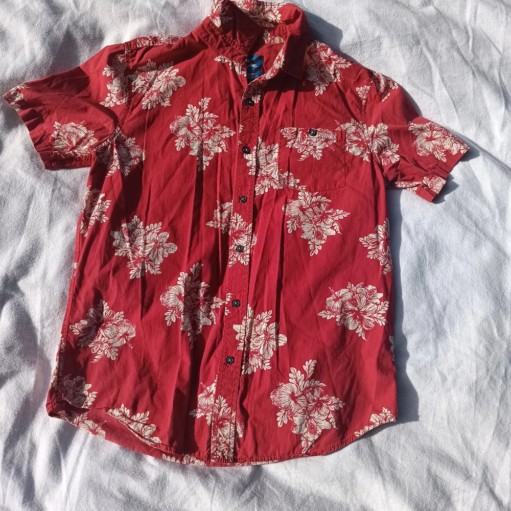 Modern Amusement Sz M Red and White Tropical Casual Button Down Shirt